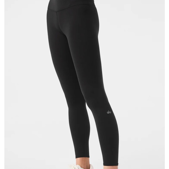 Alo Yoga 7/8 High-Waist  Airbrush Black Leggings Size Medium - Picture 9 of 11